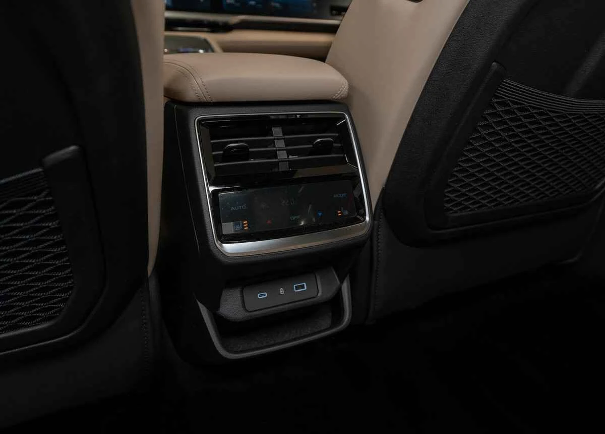 Geely Monjaro (Xingyue L)